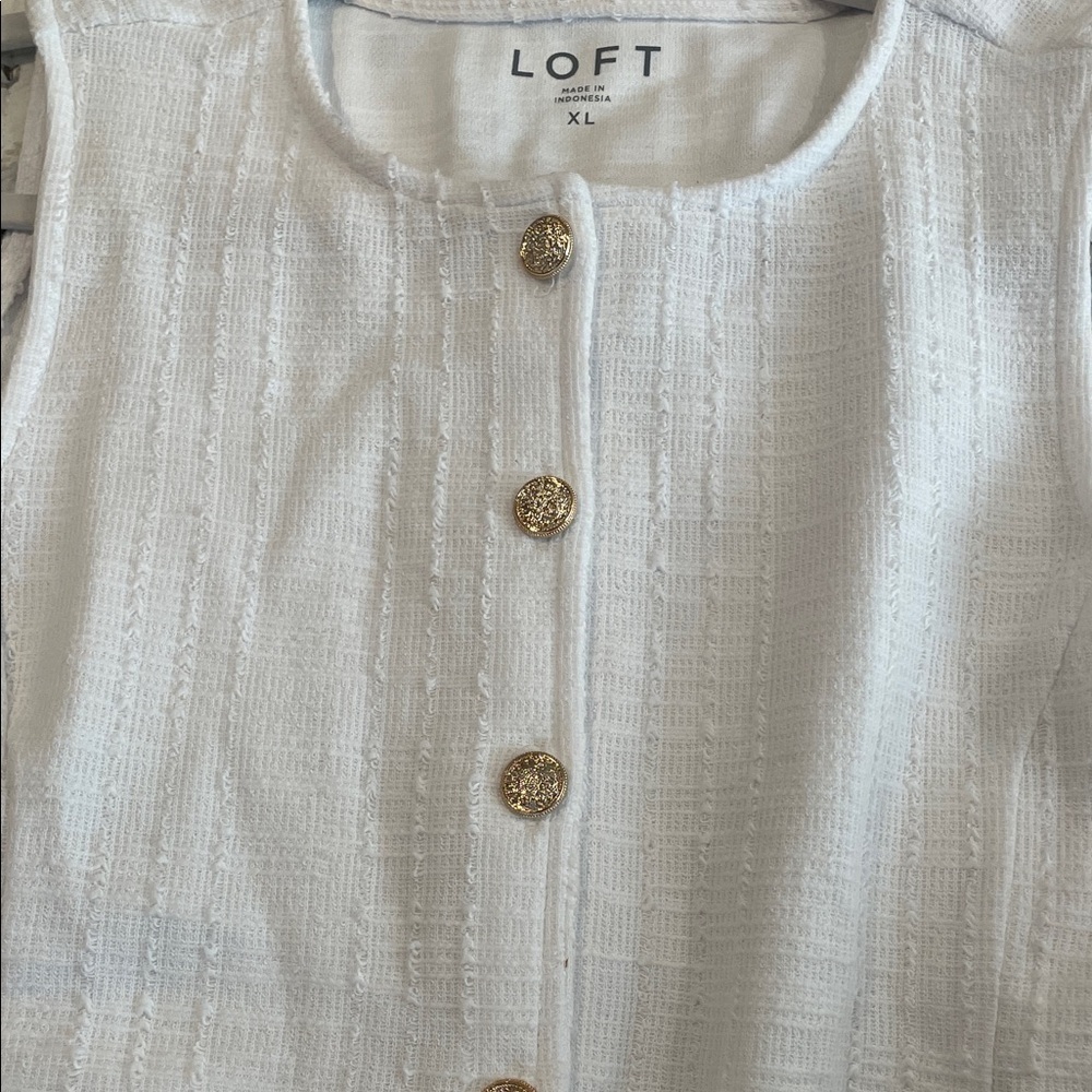 NWT-LOFT white Textured vest Top with Gold Buttons and pockets Size XL - Picture 3 of 7